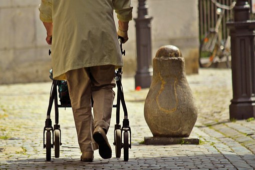 Kortere loondoorbetaling bij ziekte voor werkende AOW’ers per 1 april 2021 gaat níet door! Kortere loondoorbetaling bij ziekte voor werkende AOW’ers per 1 april 2021 gaat níet door!